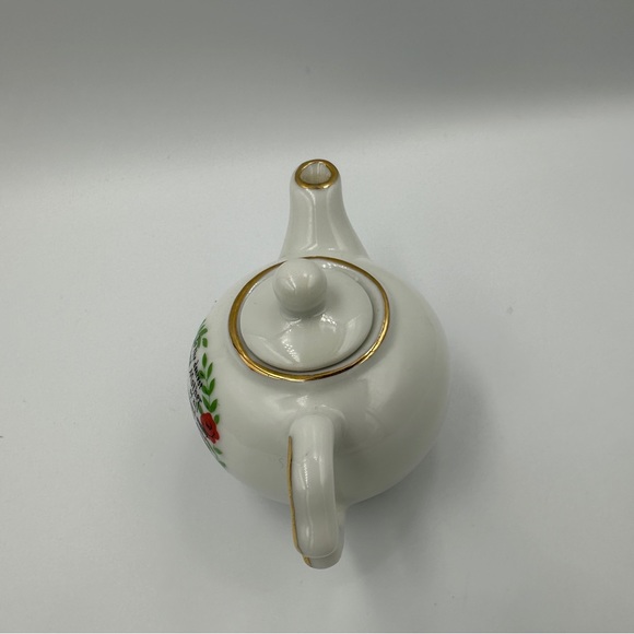 Vintage Mini Porcelain Teapot for a Grandmother with removable lid- - Picture 7 of 11